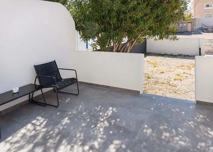 Aegean Blue Santorini * Perissa (Santorini)